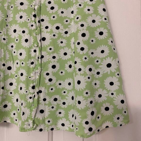 F21 • Daisy Mock Button Mini Skirt Green - Picture 3 of 6